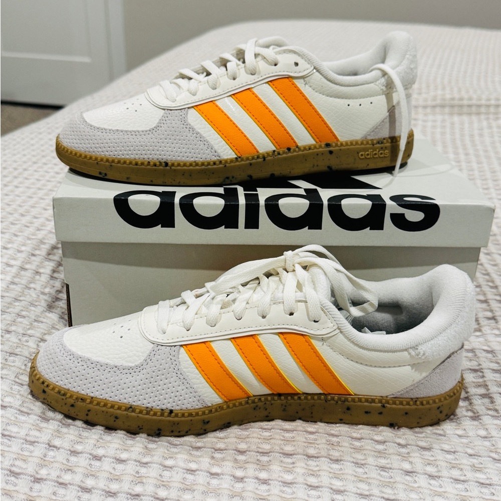 Adidas Women's Breaknet sleek
White/Orange Size 7.5